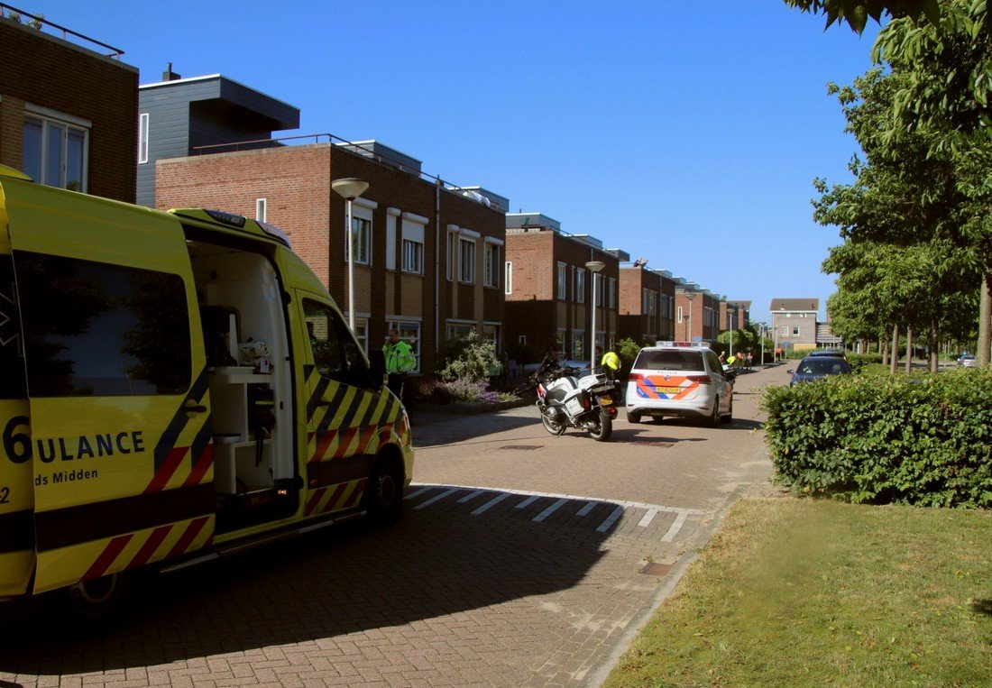 Persoon raakt gewond bij steekpartij in woning Voorhout (Video update)